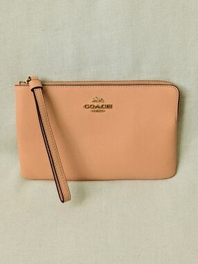 Creamy Pink Coach Slight Large Lather Wristlet Excellent Condition